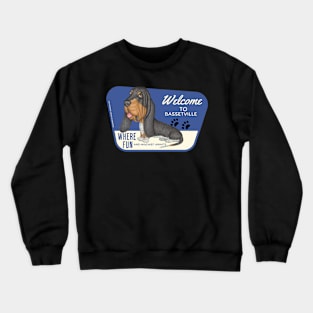 Funny Basset Hound posing on Bassetville, USA sign Crewneck Sweatshirt